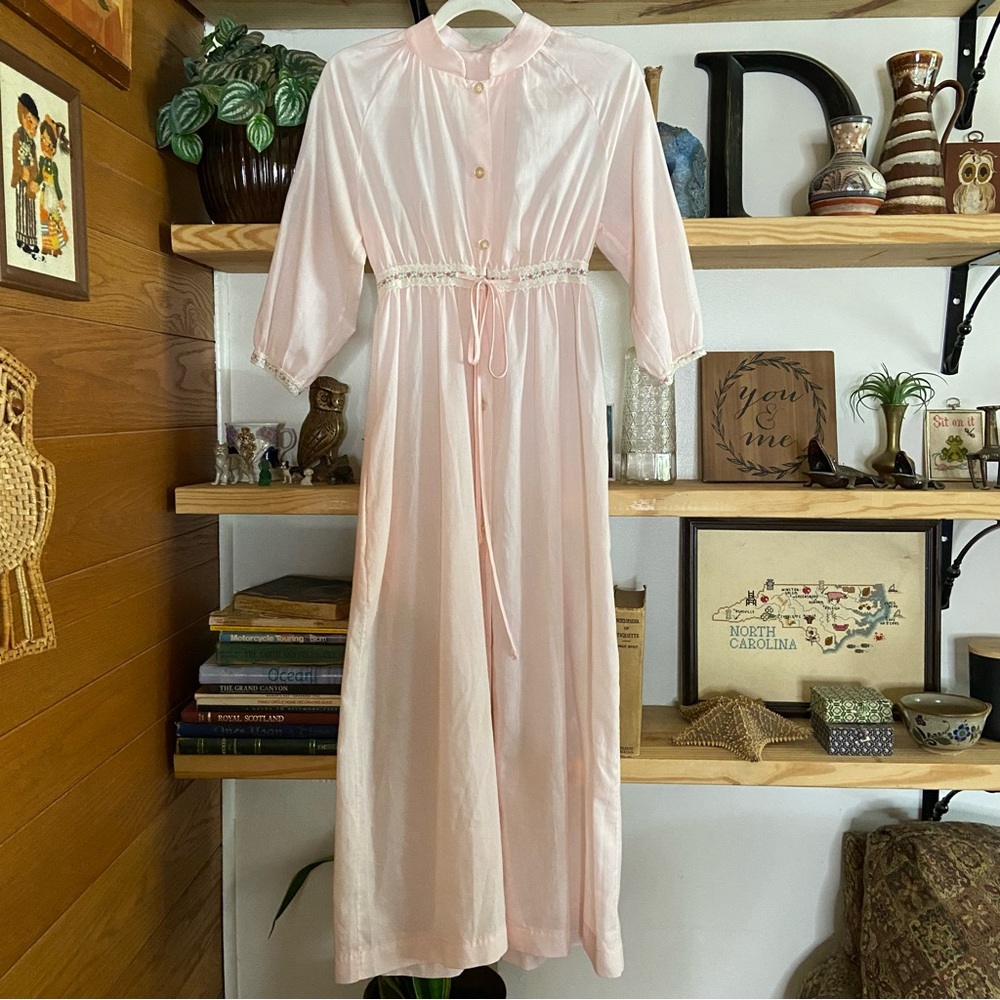 Vintage Carole 1960s pink button down floral embroidered waist house dress
